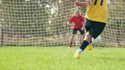 贝利退役：足球传奇谢幕，17年荣耀历程，五获欧洲冠军头衔